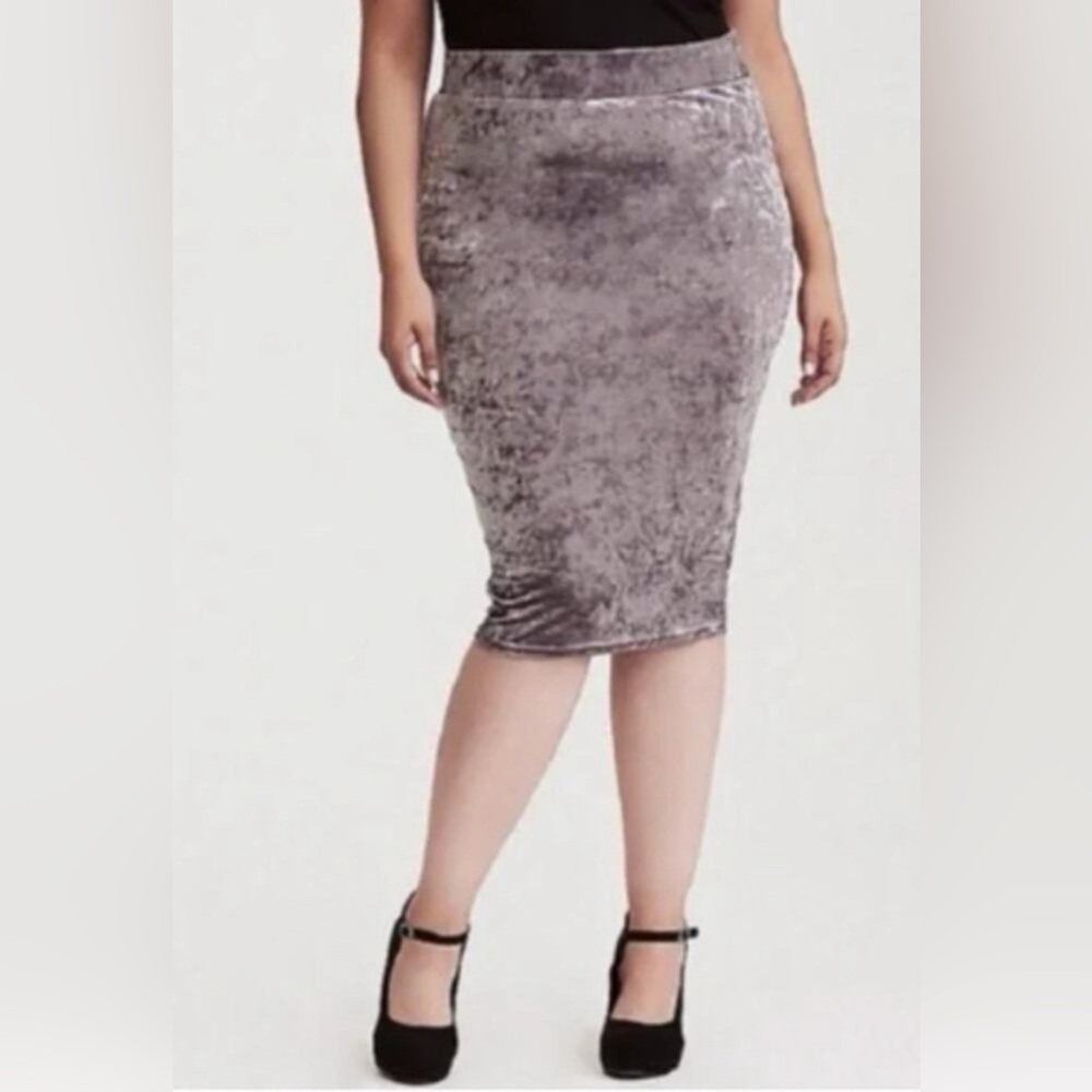 Torrid sz 00 (M/L) Crushed Velvety Gray Pull On MIDI Pencil Skirt like new!